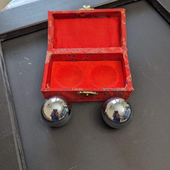 Chinese meditation baoding musical balls in a fabric covered case. EUC - Picture 4 of 4